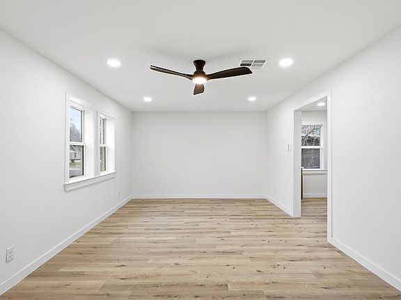 5th image of 1221 Chestnut St