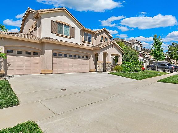 3rd image of 5590 Summer Land Dr