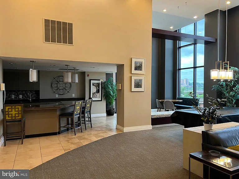 2451 Midtown Ave #606 — Photo 37