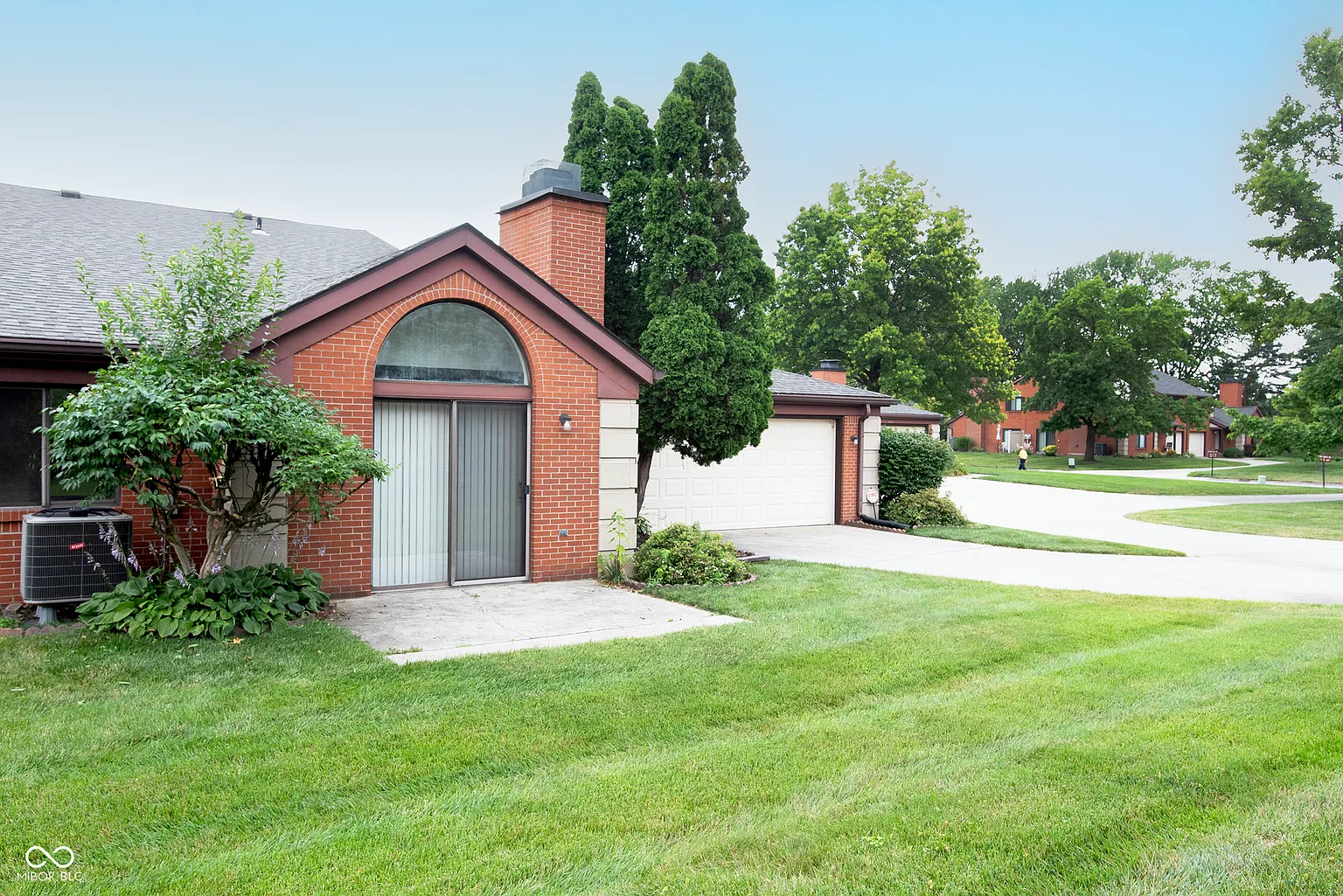 2263 Golden Oaks N photo 1