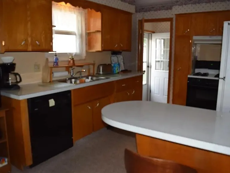 607 Woodstock Rd — Photo 3