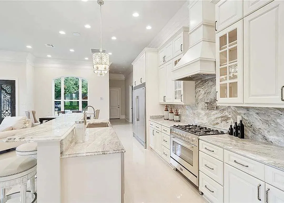 4 bed, 3.5 bath, 3594 sqft, $11,500 — Photo 4