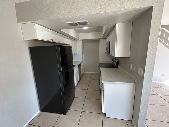 3rd image of 6046 W Townley Ave
