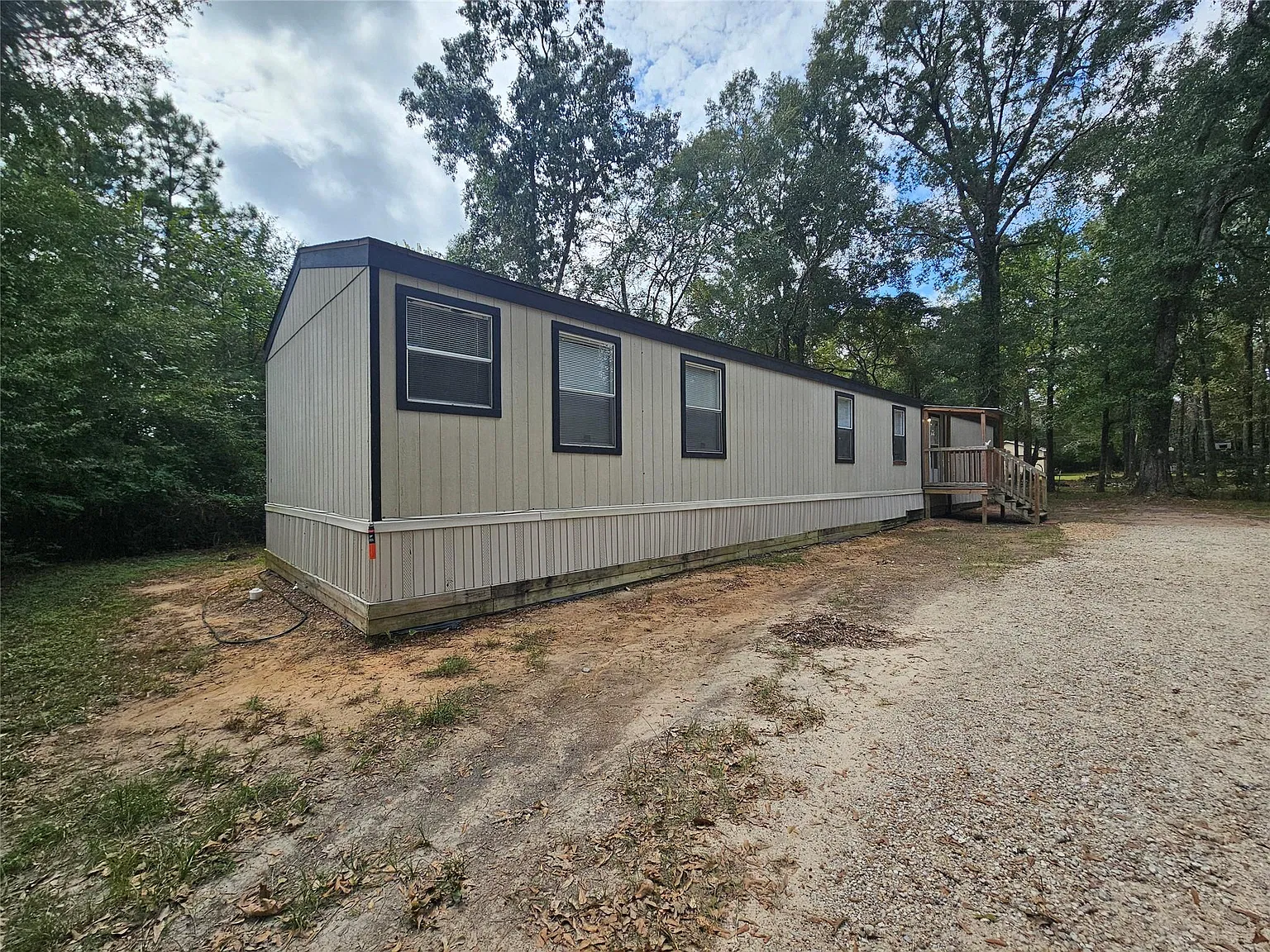 3 bed, 2.0 bath, 1330 sqft, $1,300 — Photo 2