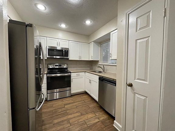3rd image of 3740 Thistlemont Dr