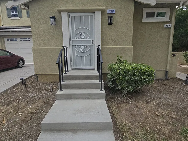 798 S Escuela Dr — Photo 1