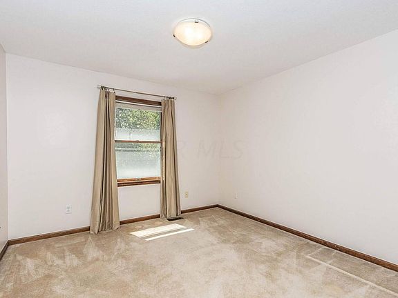 3rd image of 420 Canterbury Ct