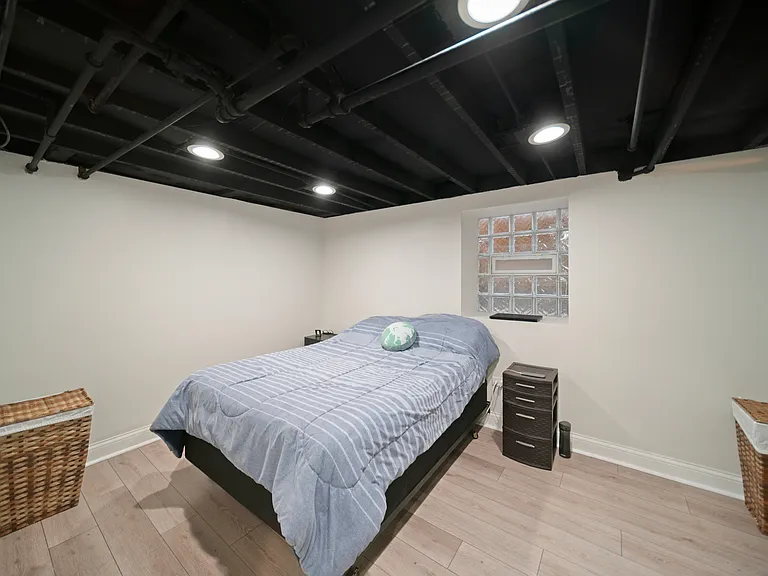 5009 W Montrose Ave #G — Photo 8