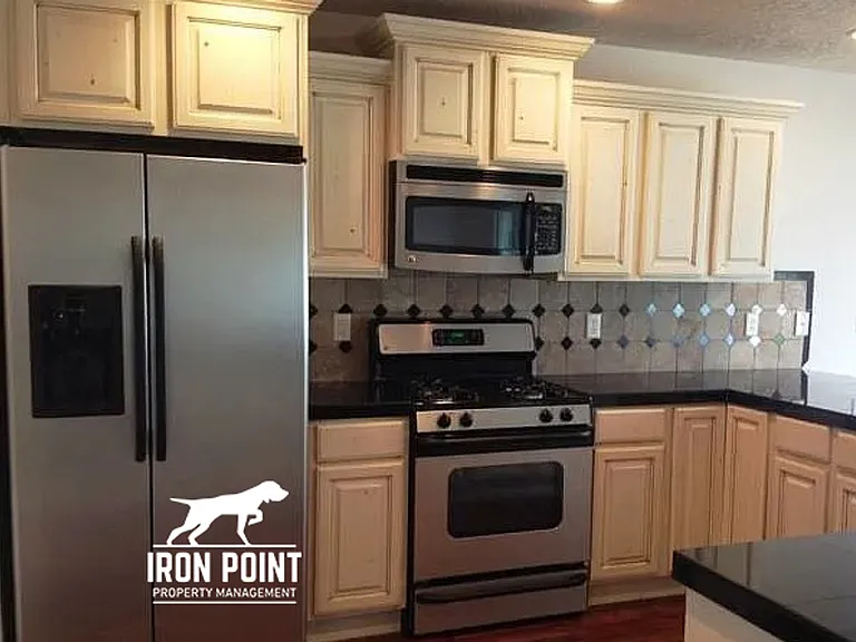 1658 W Bayeux Dr — Photo 3