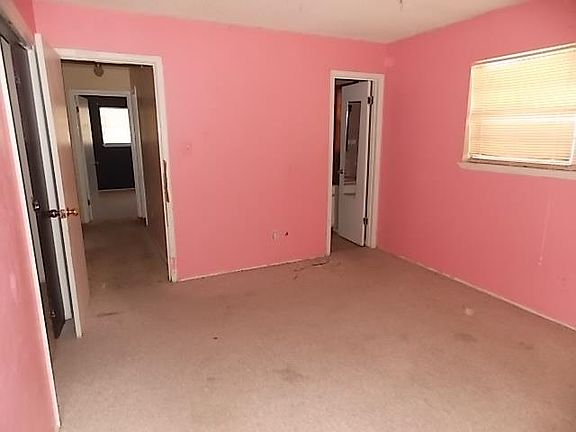3rd image of 1516 Courtland Cir