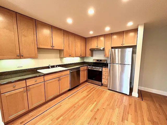 70 Gladys St — Photo 1