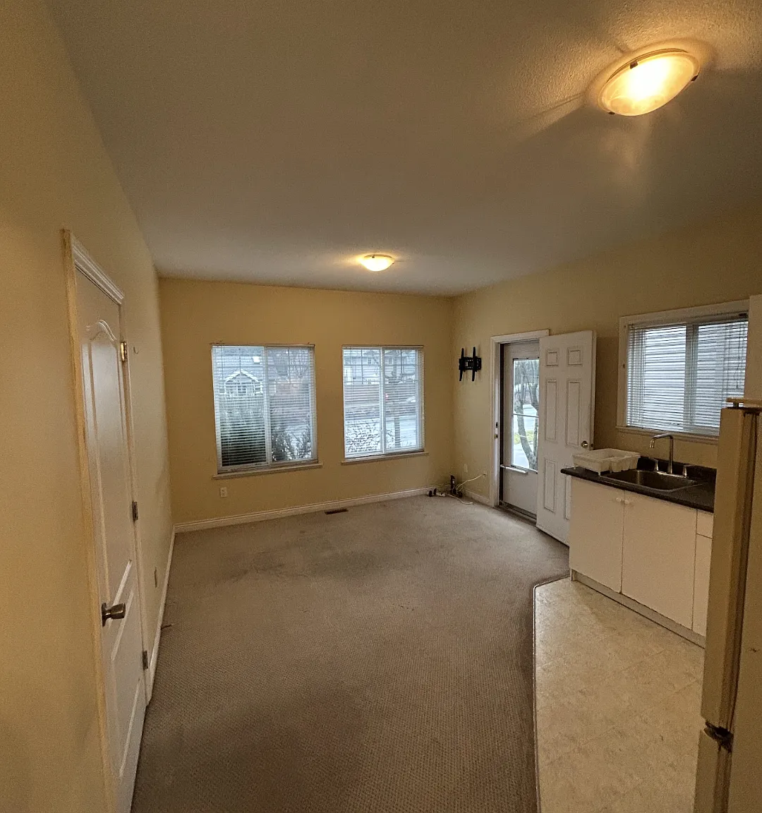 1 bed, 10 sqft, $1,100 — Photo 1