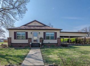 904 E Chestnut St, Desloge, MO