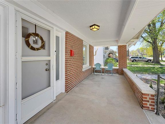 4th image of 111 N Van Brunt Blvd