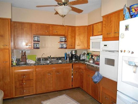 4th image of 12 Oak Hill Dr