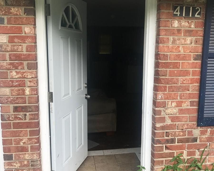 Secure front door with a tiled entrance, kitchen and hallway and hardwoods throughout!!