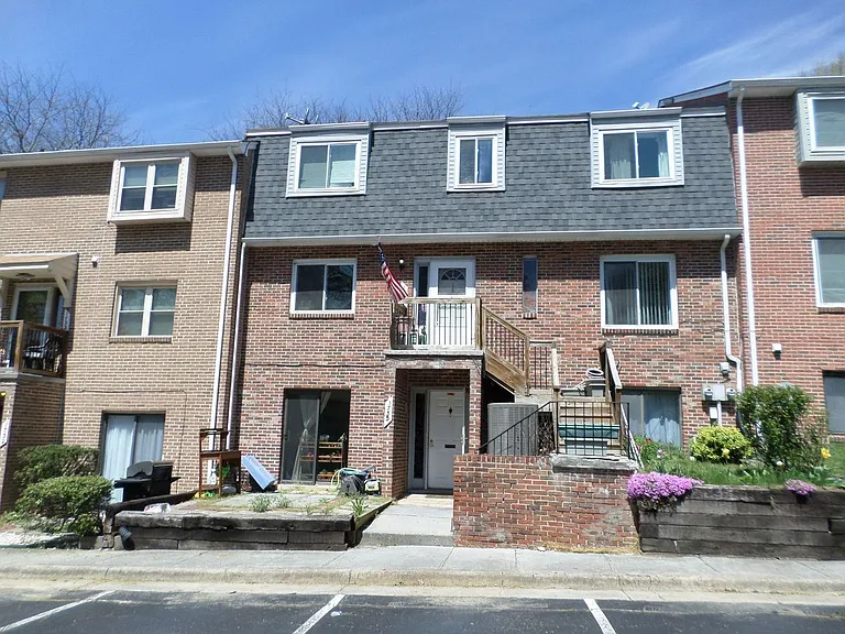 1735 Donlee Dr — Photo 2