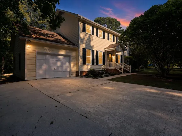 1424 Laughridge Dr, Cary, NC 27511