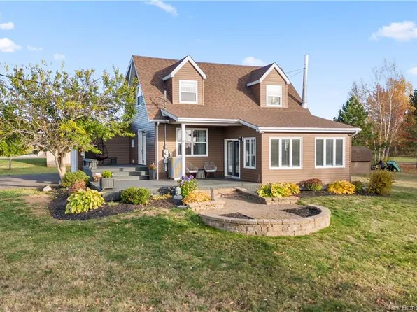 8 Sunset St, Beaubassin East, NB E4P 8N8