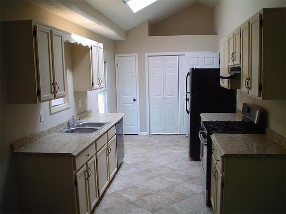 2nd image of 506 Knollwood Pl