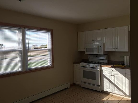 2nd image of 104 Orchard Ct APT 1