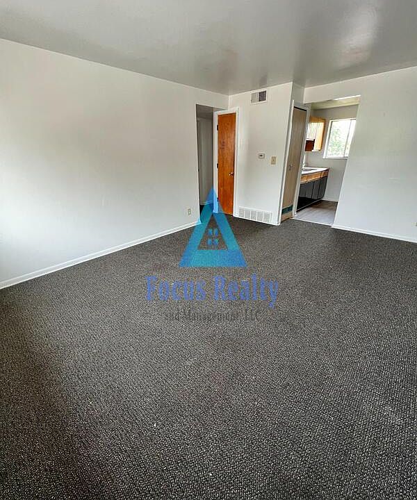 1st image of 154 E Walnut St APT 4