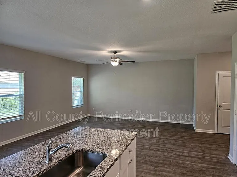 303 Augusta Woods Dr — Photo 5