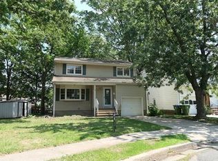 6 Saint Matthews Dr, Edison, NJ 08817