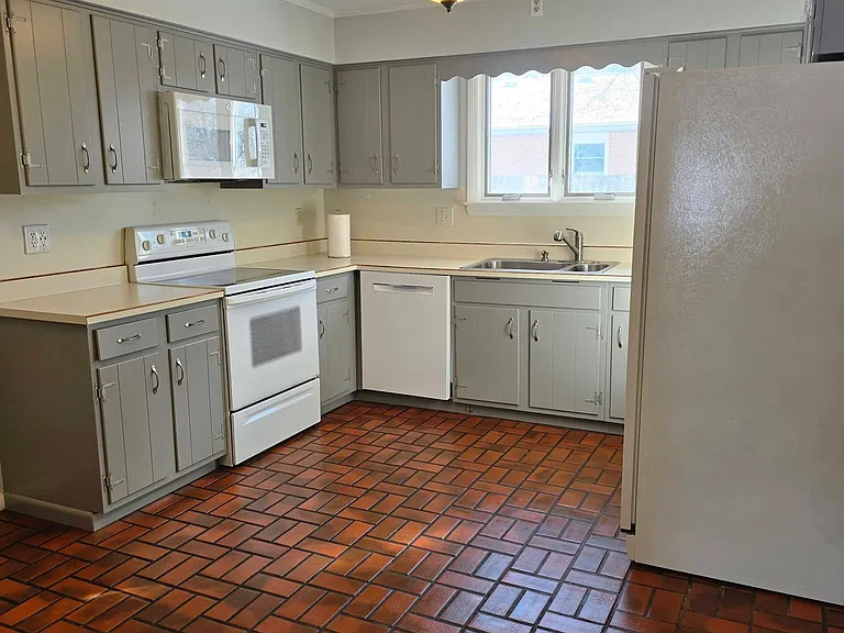 2509 W Euclid Ave — Photo 6