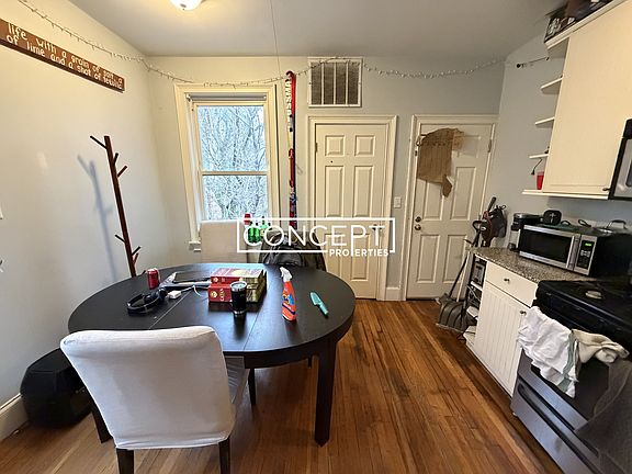 3rd image of 720 Parker St #3