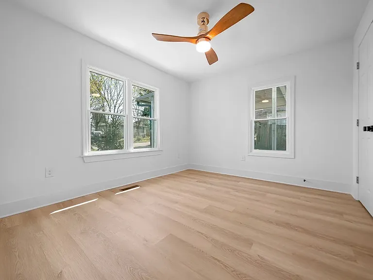 2115 Carter St — Photo 17