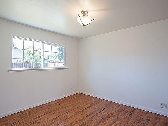4th image of 2122 Rockhurst Ct