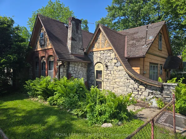 207 Derby Rd, Fort Erie, ON L0S 1N0