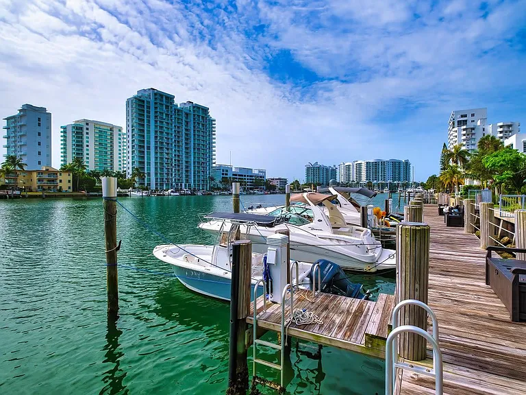 Moda North Bay Village — Photo 12