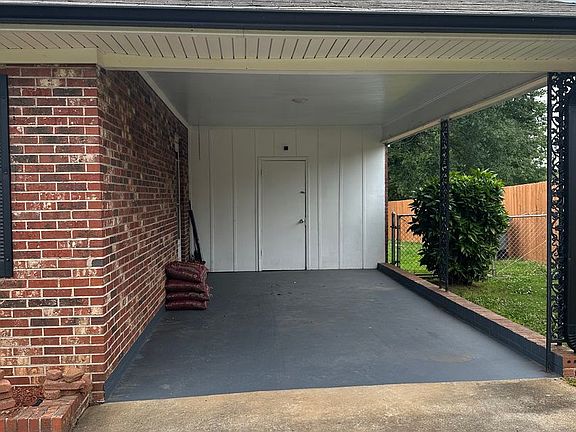 3rd image of 16 Dunlap Dr
