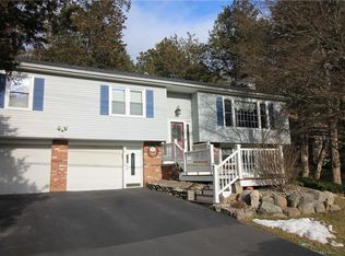 75 King George Rd, Poughkeepsie, NY 12603