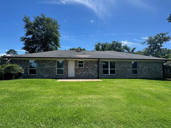 2nd image of 302 Woodhaven Dr