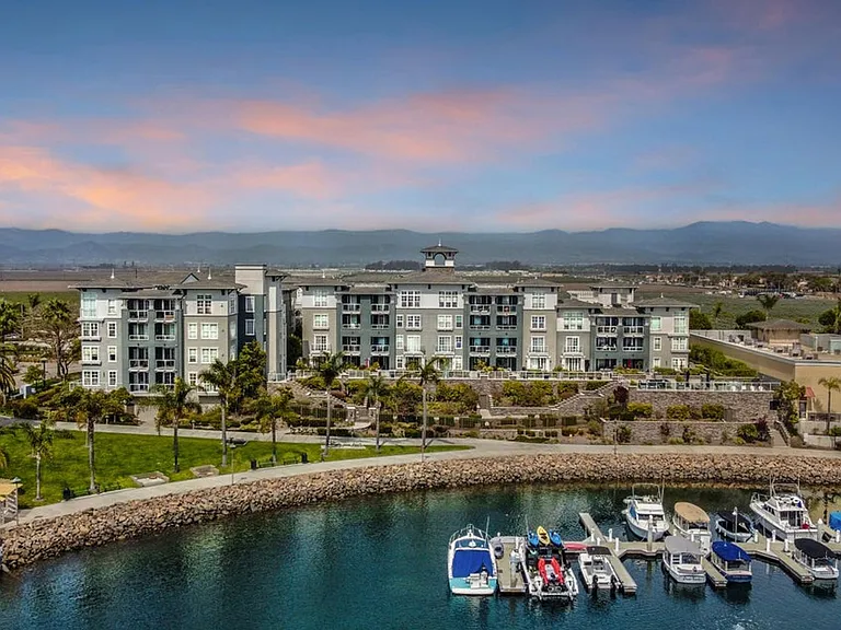 4008 Tradewinds Dr — Photo 2