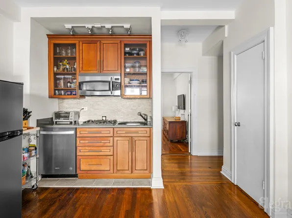 116 West 72nd Street image 5 of 10