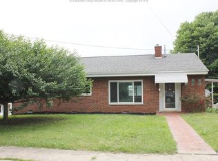 204 Caroline Dr, Hurricane, WV 25526