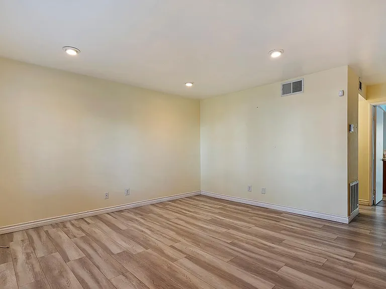 8707 Cedros Ave #7 — Photo 7