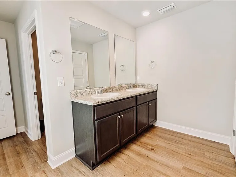 8120 Fairview Ct — Photo 8
