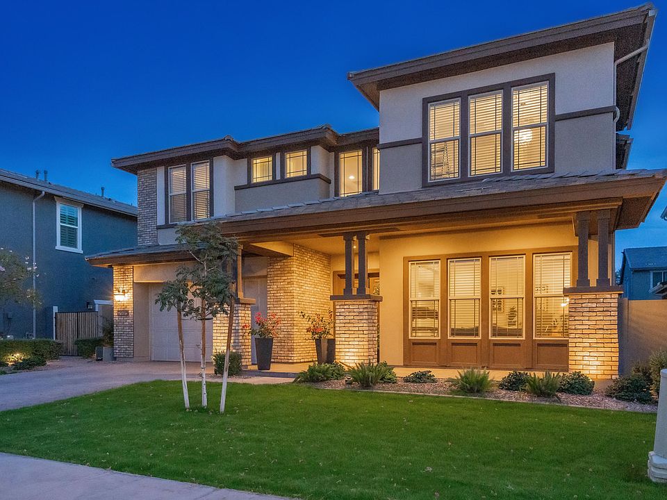 1st image of 2923 E Arabian Dr