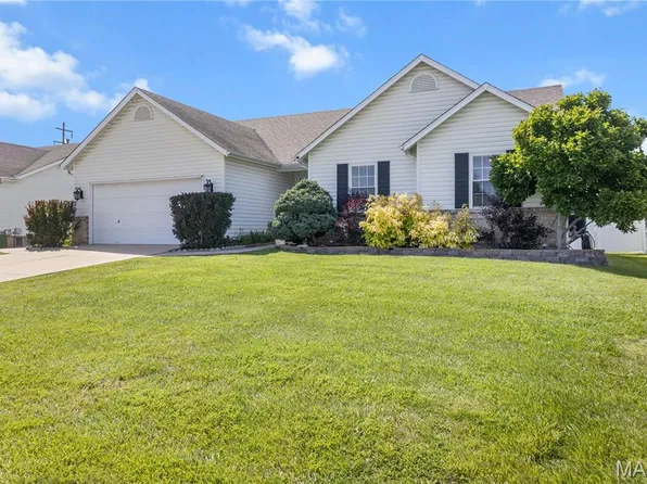 1159 Sunset Green Dr, O'Fallon, MO 63366