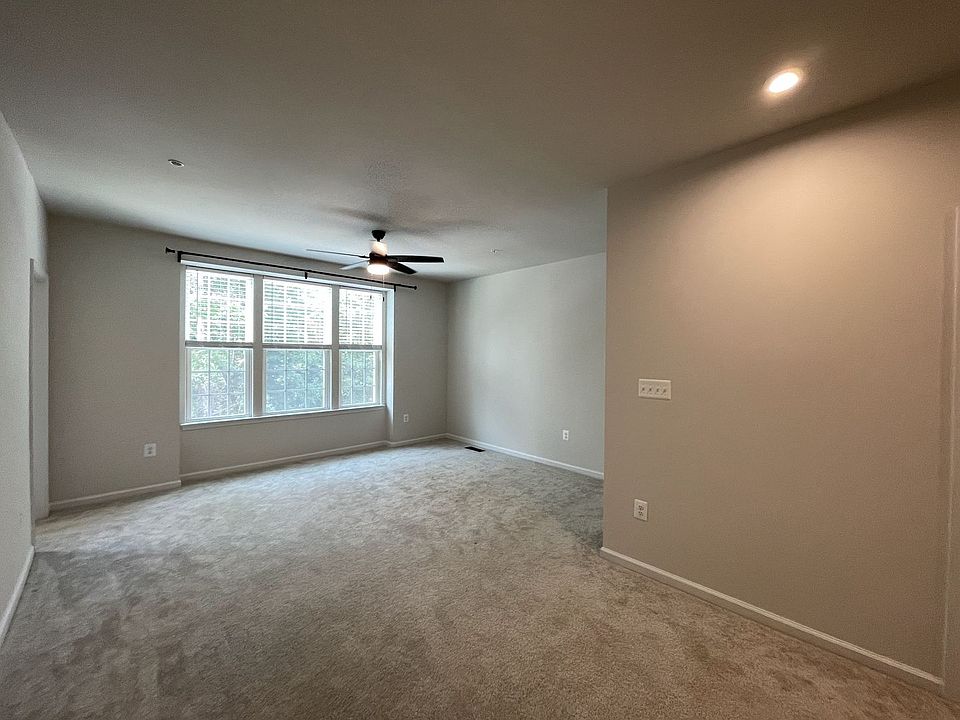 1st image of 7955 Independence Dr