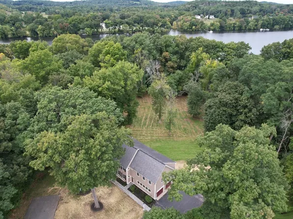 7 Savory Ln, Groveland, MA 01834