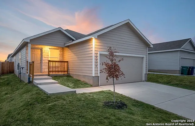 4 bed, 2.0 bath, 1625 sqft, $1,590 — Photo 2