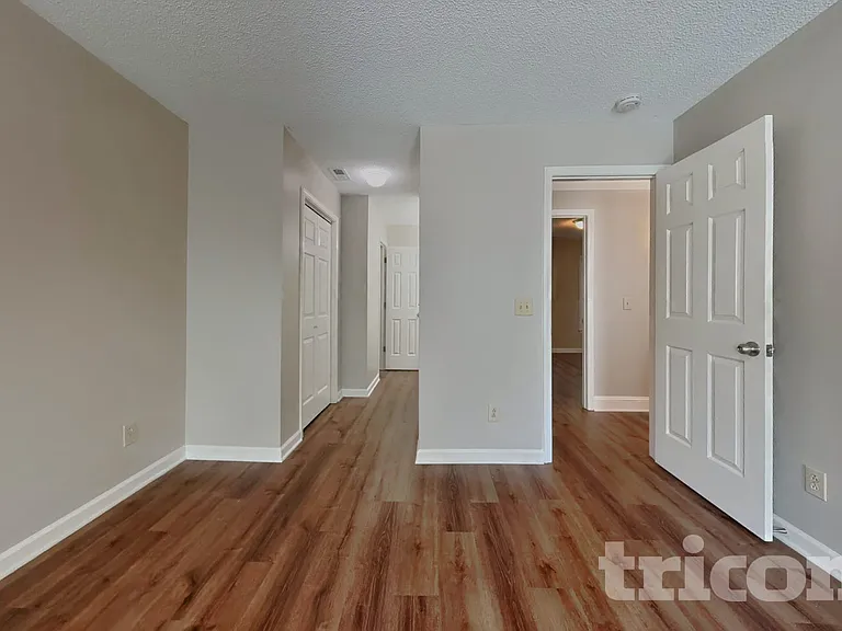 405 Ashington Ct — Photo 11