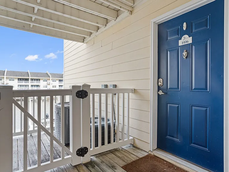 2421 Beachview Dr #H06 — Photo 2