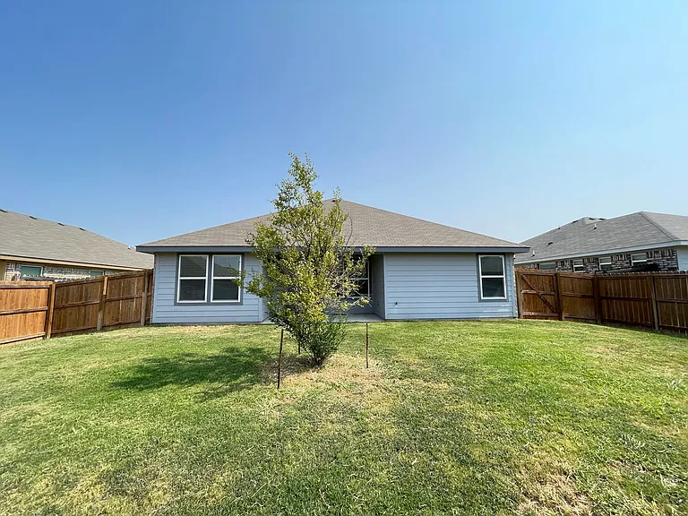 808 Hickok Dr — Photo 24